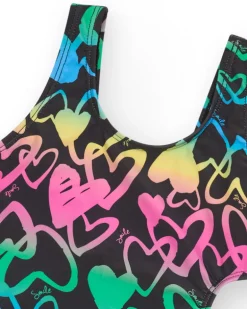 Bañador para niña en negro con corazones estampados y abertura lateral