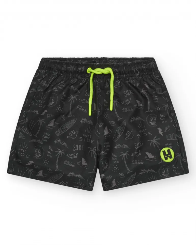 Bañador para niño en negro con estampado surfero y cordón flúor.