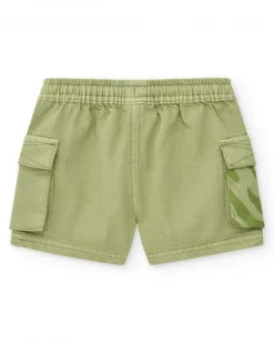 Bermuda verde de sarga para niño con bolsillos cargo y cordón ajustable