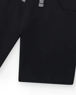 Bermudas para niño color negro con cintura ajustable y bolsillos