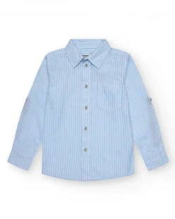 Camisa para niño en azul con rayas finas y manga larga remangable.