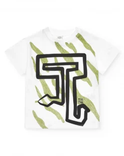 Camiseta blanca para niño con estampado y letras en verde y negro