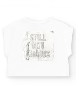 Camiseta de manga corta para niña en blanco y estampado metálico