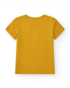 Camiseta de manga corta para niño en mostaza con estampado frontal