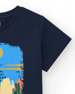 Camiseta de manga corta para niño en negro con estampado frontal