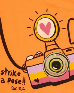 Camiseta para niña con cámara de lentejuelas y frase "Strike a pose!!"