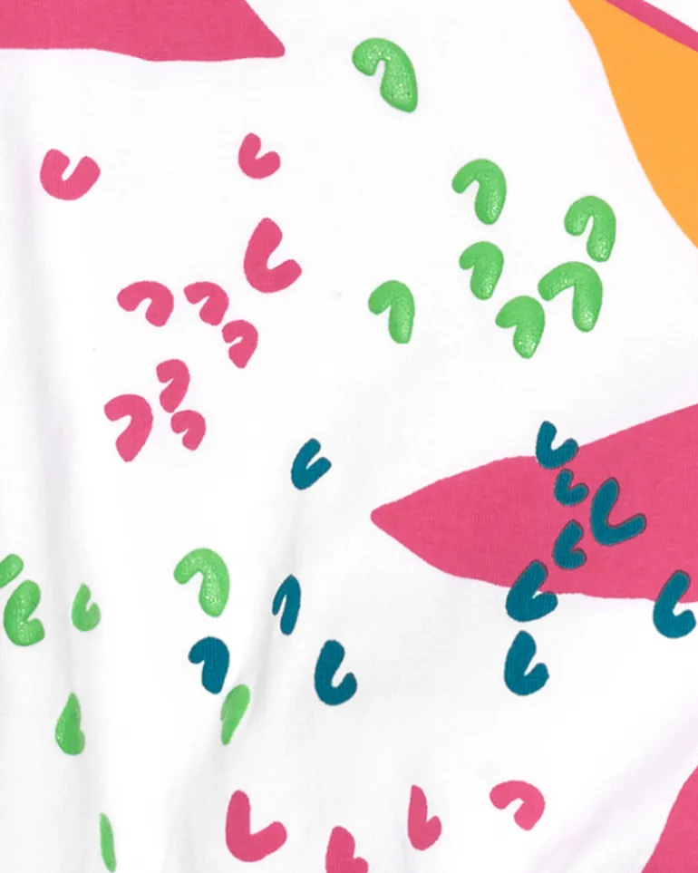 Camiseta para niña en blanco de manga corta y estampado floral