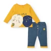 Conjunto de camiseta y pantalón para niño en amarillo y azul con estampado de gatitos, colección