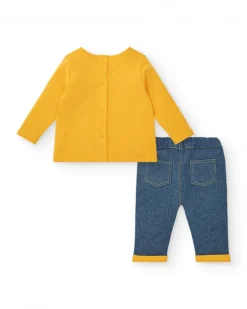 Conjunto de camiseta y pantalón para niño en amarillo y azul con estampado de gatitos, colección