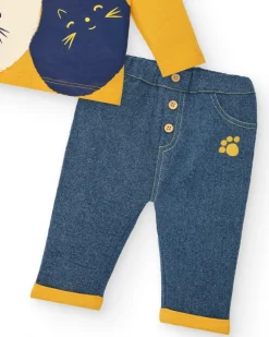 Conjunto de camiseta y pantalón para niño en amarillo y azul con estampado de gatitos, colección