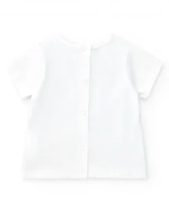Conjunto de punto para niño con camiseta blanca y shorts rojos con detalles en blanco
