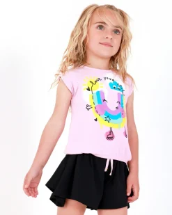 Conjunto para niña con blusa rosa y short negro plisado