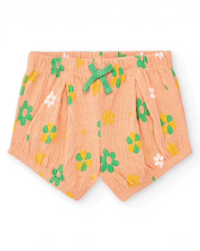 Conjunto para niña con camiseta amarilla y pantalón corto rosa de flores