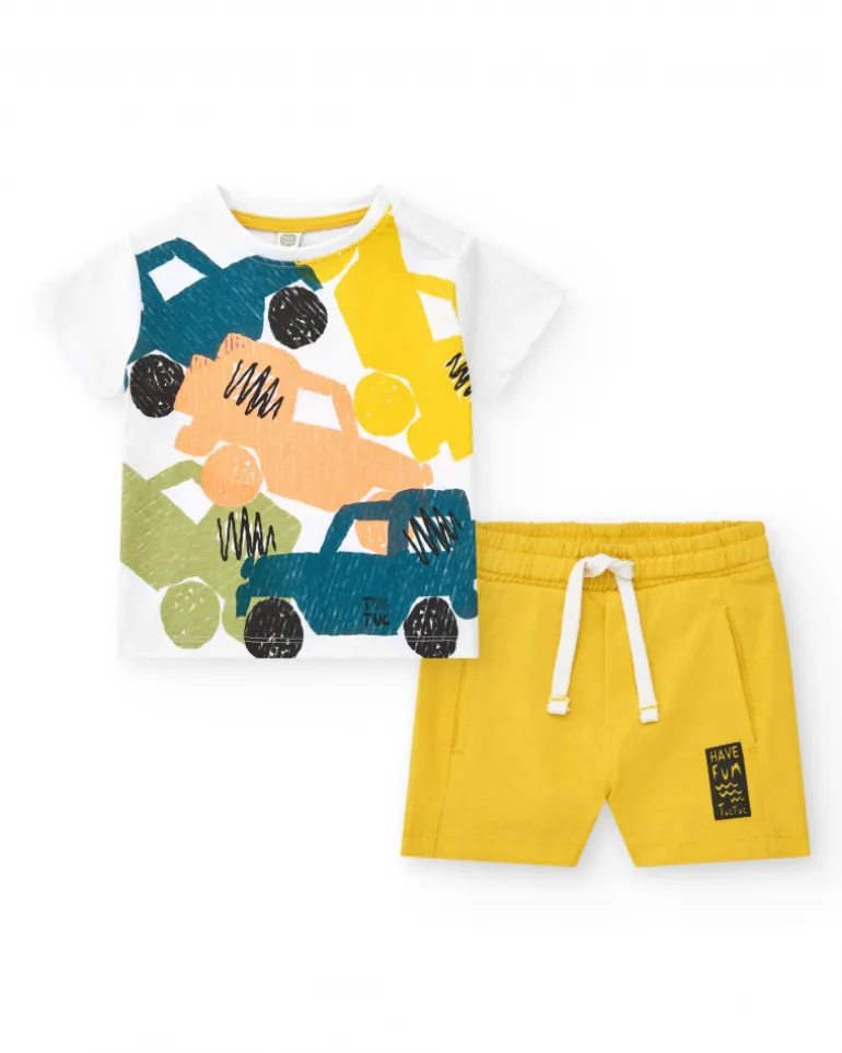 Conjunto para niño con camiseta de coches y bermuda amarilla
