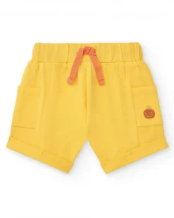 Conjunto para niño con camiseta a rayas y pantalón corto amarillo con bolsillos