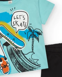Conjunto para niño con camiseta azul y short negro