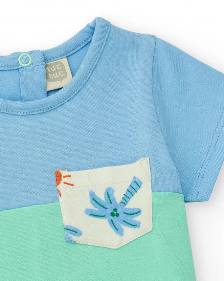 Conjunto para niño con camiseta azul y verde y shorts blancos estampados de palmeras y soles