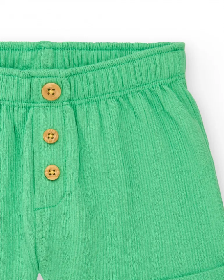 Conjunto para niño en verde y amarillo con camiseta bordada de manzana y pantalón corto