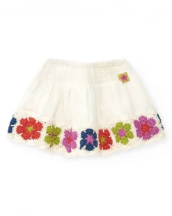 Falda blanca para niña con detalles en crochet multicolor