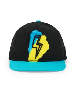 Gorra para niño en negro con detalles en azul y amarillo y rayo frontal
