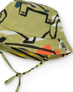 Gorro caqui para niño con estampado en tonos verdes y tiras ajustables