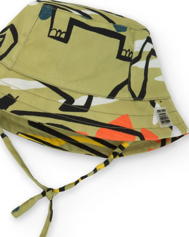 Gorro caqui para niño con estampado en tonos verdes y tiras ajustables