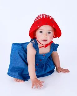 Gorro de punto rojo para niña con cuadros blancos y carita bordada