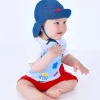 Gorro para niño con estampado de peces en rojo y azul