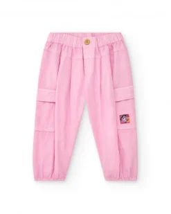 Pantalón cargo para niña en rosa con bolsillos y puños elásticos