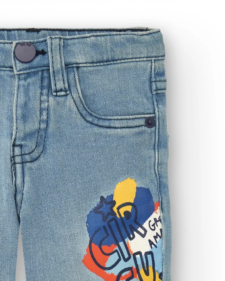 Pantalón denim niño en azul claro con estampado gráfico colección Amazing