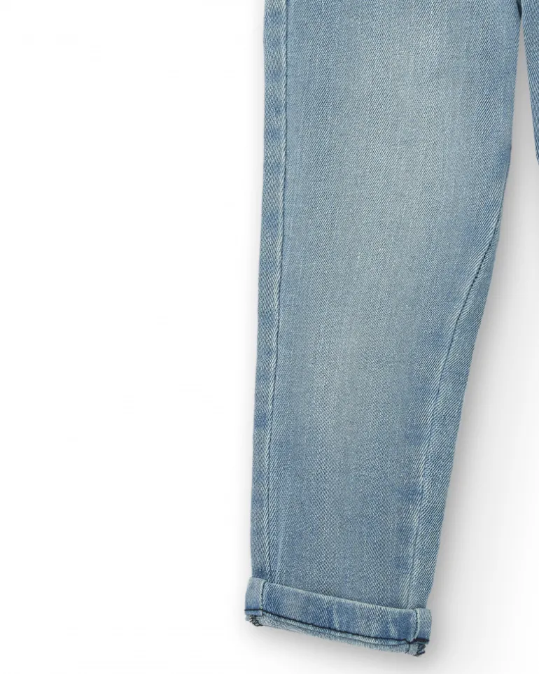 Pantalón denim niño en azul claro con estampado gráfico colección Amazing