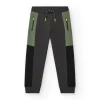 Pantalón para niño en gris y verde con cintura ajustable y bolsillos