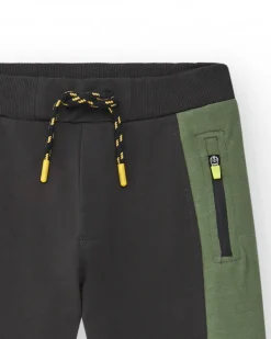 Pantalón para niño en gris y verde con cintura ajustable y bolsillos