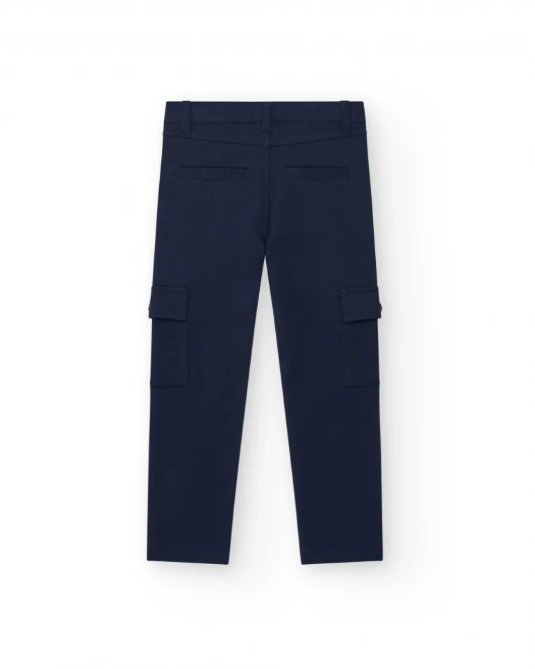 Pantalón para niño en negro con cintura elástica y bolsillos laterales