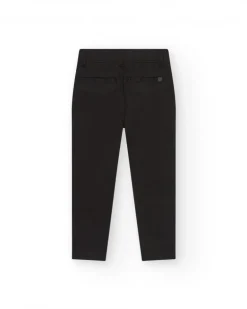 Pantalón para niño en negro con bolsillos laterales y cintura ajustable.