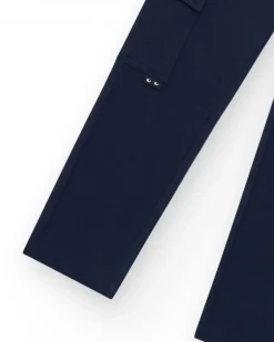 Pantalón para niño en negro con cintura elástica y bolsillos laterales