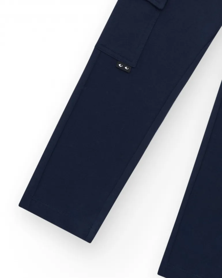 Pantalón para niño en negro con cintura elástica y bolsillos laterales
