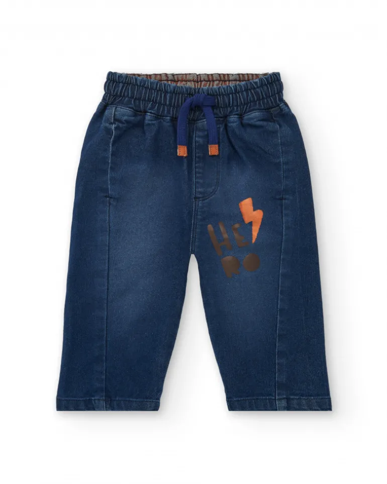 Pantalón vaquero jogger para niño en azul con estampado de rayo colección Super Natural