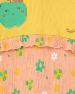 Pelele amarillo para niña con manzana bordada y parte rosa floral