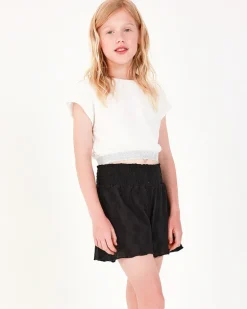 Short para niña en negro con cintura elástica y estampado floral