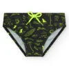 Slip de baño para niño en negro con estampado surfero y cordón flúor.