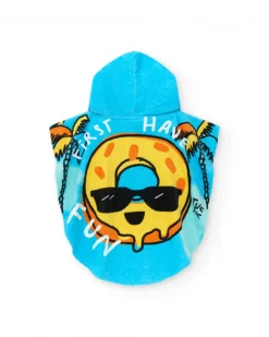 Toalla-poncho para niño en azul con rosquilla y frase "FIRST HAVE FUN"