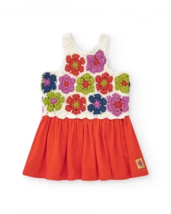 Vestido rojo para niña con falda de plana y cuerpo de crochet floral